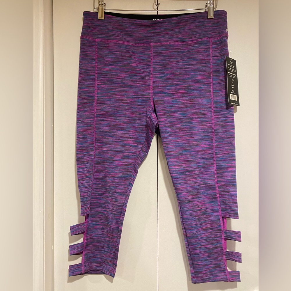 NWT- Women’s XL Large Capri Leggings with side straps at bottoms.